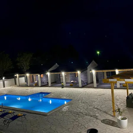 Villa-v Villa *